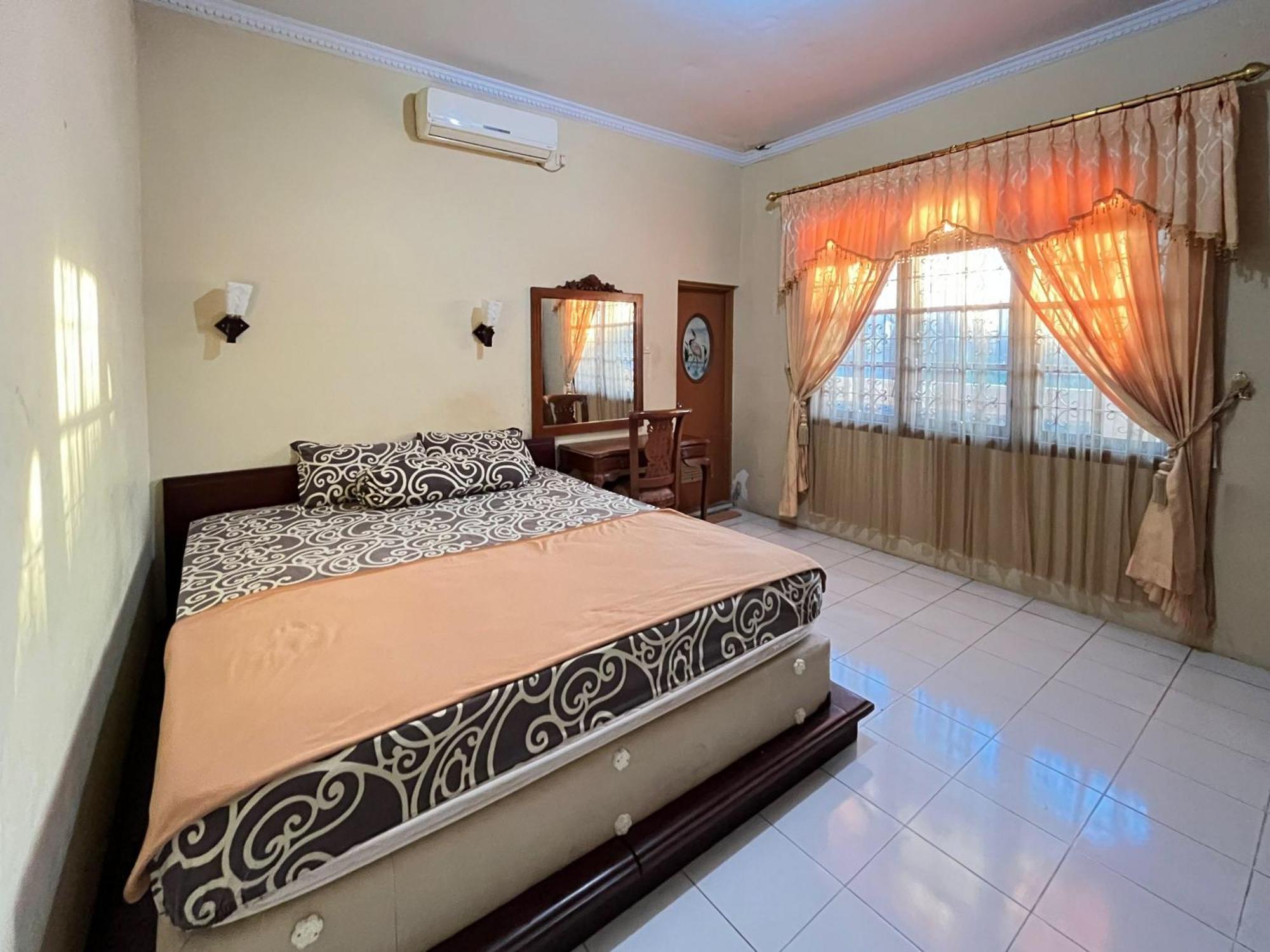 Reddoorz At Hotel Madani Syariah Lempuyangan Джок'якарта Екстер'єр фото
