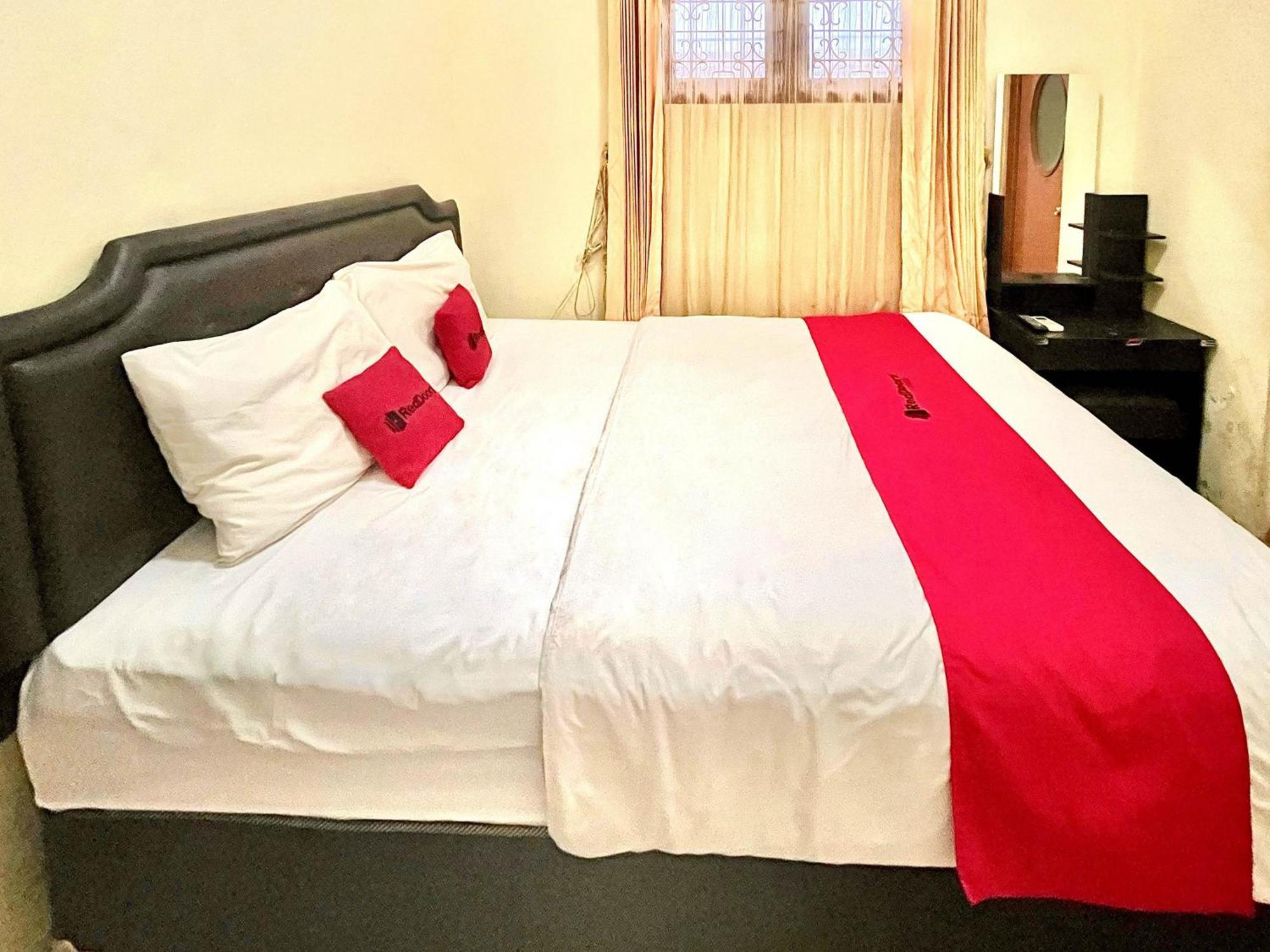 Reddoorz At Hotel Madani Syariah Lempuyangan Джок'якарта Екстер'єр фото
