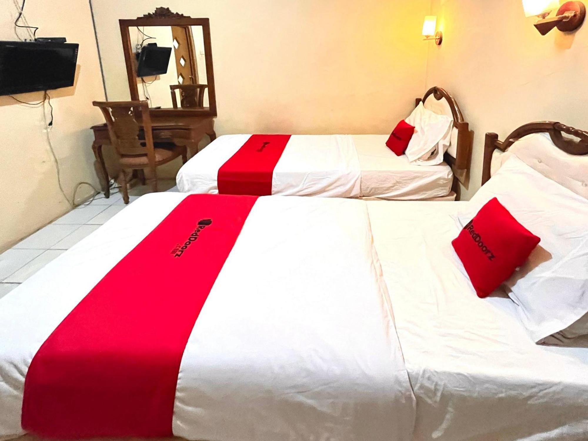 Reddoorz At Hotel Madani Syariah Lempuyangan Джок'якарта Екстер'єр фото