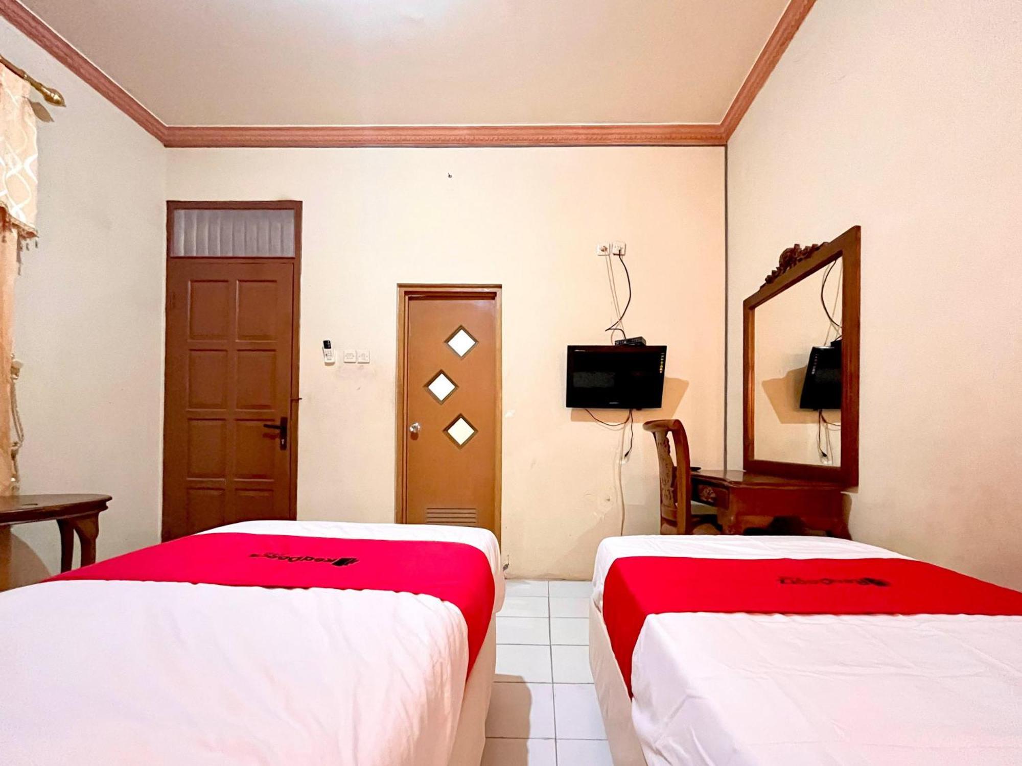 Reddoorz At Hotel Madani Syariah Lempuyangan Джок'якарта Екстер'єр фото