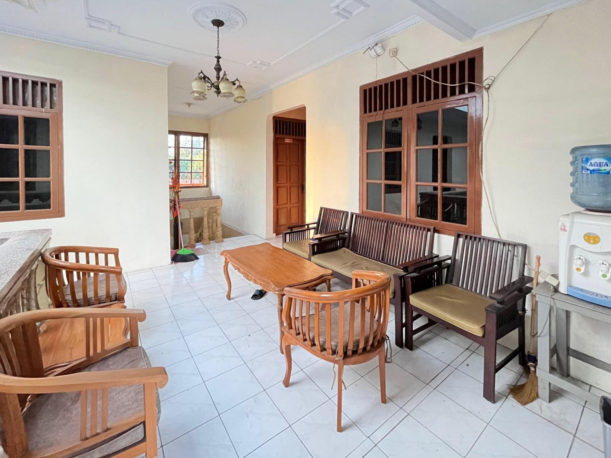 Reddoorz At Hotel Madani Syariah Lempuyangan Джок'якарта Екстер'єр фото